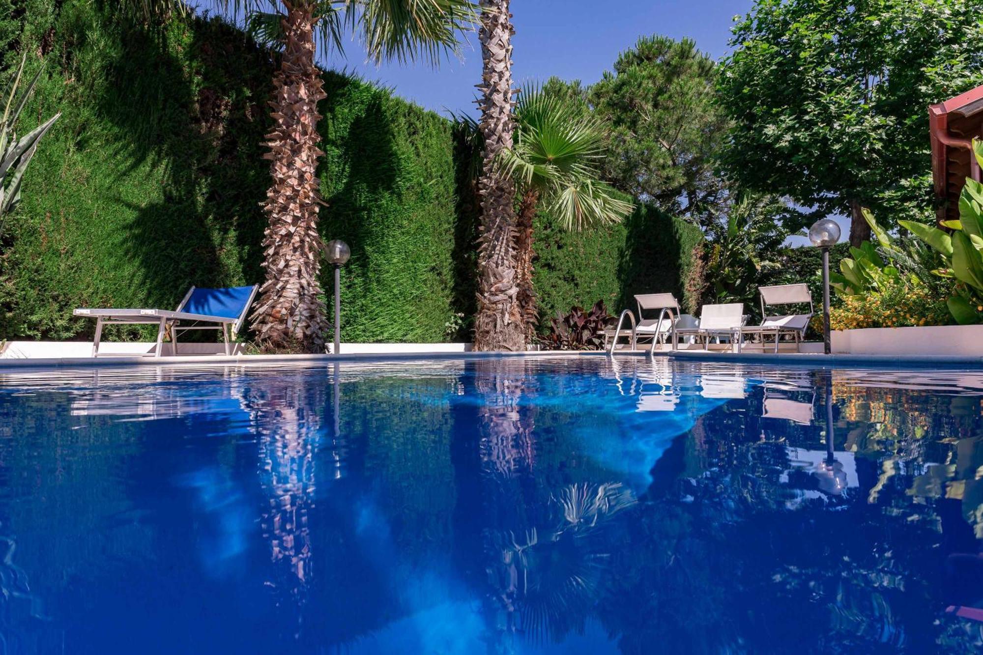 Villa Claudia By Vivimy Parabita Exteriér fotografie