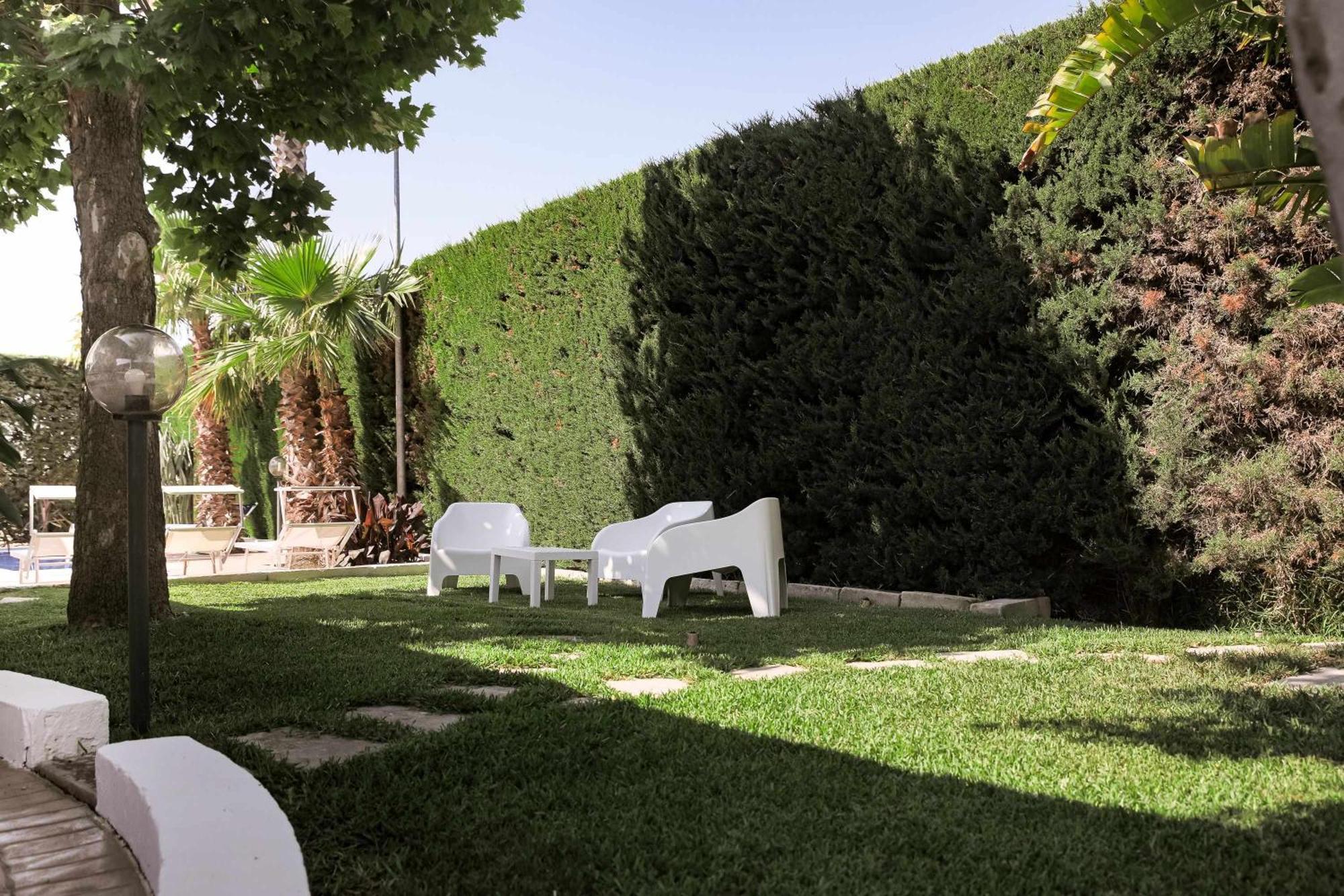 Villa Claudia By Vivimy Parabita Exteriér fotografie