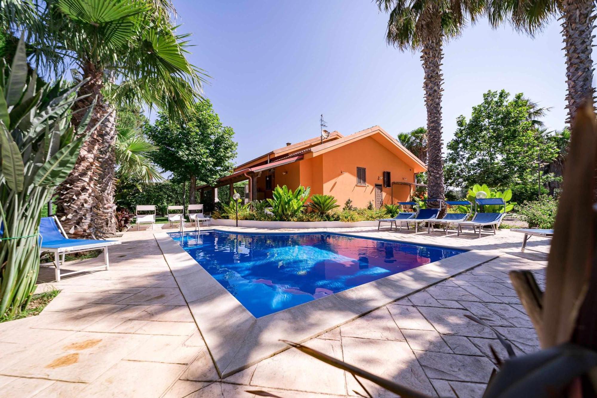 Villa Claudia By Vivimy Parabita Exteriér fotografie