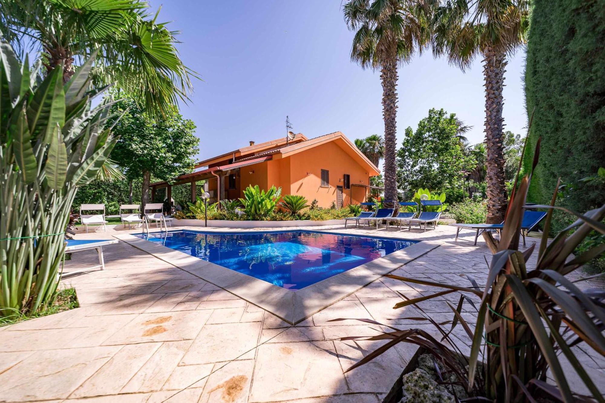 Villa Claudia By Vivimy Parabita Exteriér fotografie